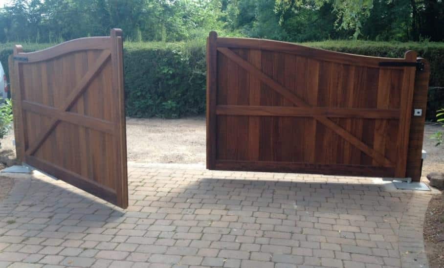 wooden-electric-gates - TPS Electric Gates