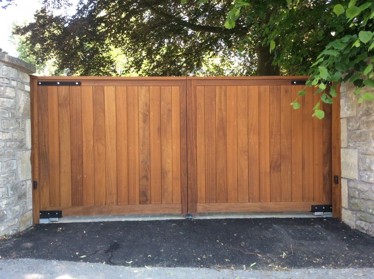 Beautiful Wooden Gates Electric Tps